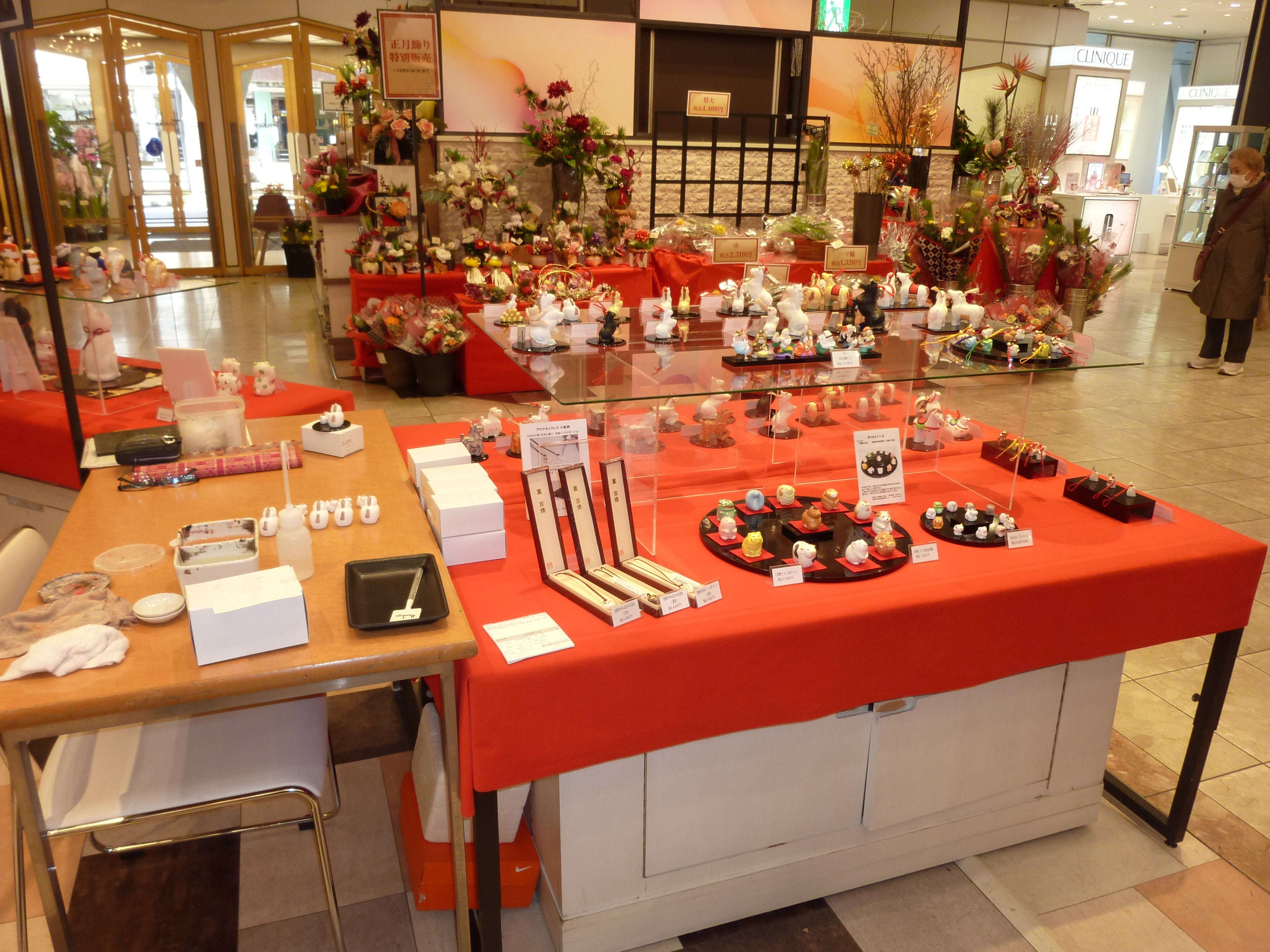 昨年、千里阪急百貨店にて京陶人形の販売を行いました